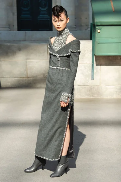 Look 10